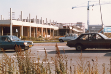 2004-6417 Bouw van het winkelcentrum Oosterhof in 1983, gezien vanaf de Schorpioenstraat.