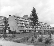 2004-6855 De Molenvliet met woongebouw voor ouderen de Zonnetrap.