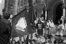 2005-11339 Demonstratie tegen racisme en discriminatie voor het stadhuis aan de Coolsingel.