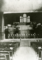 2005-1506 Interieur met orgel in de grote zaal in het Nutsgebouw aan de Oppert, voor het houden van de diensten van de ...