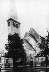 2005-1513 Exterieur van de Rooms Katholieke Sint-Josephkerk aan de West-Kruiskade.