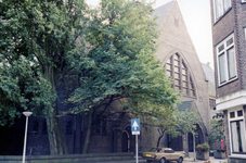 2005-1517 Exterieur van de Rooms Katholieke Heilige Familiekerk aan de Voorburgstraat. De opname is genomen naar de ...
