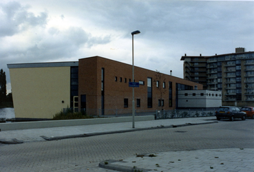 2005-1638 Clazina Kouwenbergzoom met exterieur van basisschool De Stelberg.