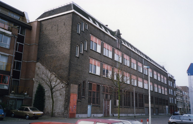 2005-1665 Van Meekerenstraat met woningen in voormalig bedrijfspand.