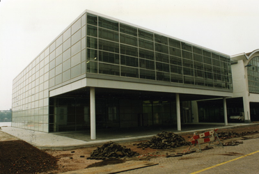 2005-1691 Exterieur van Simulatorcentrum voor de Scheepvaart aan Wilhelminakade.