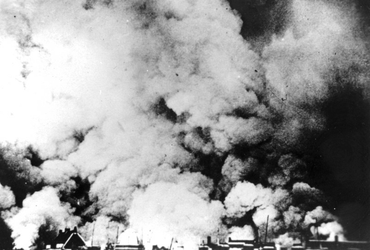2005-5378 Gezicht op de door het Duitse bombardement van 14 mei 1940 getroffen stad Rotterdam, gezien vanuit Blijdorp.