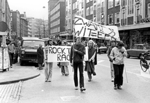 2005-5934-EN-5935 DemonstratieVan boven naar beneden afgebeeld:-5934: Een demonstratie 'Rock against racism' van de ...