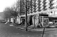 2005-7678 De Kruiskade met de sloop van paviljoens.