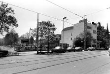 2005-7786 De West-Kruiskade ter hoogte van het gesloopte r.k. bejaardentehuis en r.k. weeshuis Simeon en Anna.