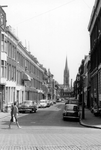 2005-8967 De Oudaenstraat gezien vanaf de Linker Rottekade met op de achtergrond de broodbakkerij van Vliet aan de ...