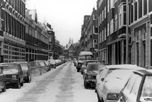 2005-9831 De Van der Sluysstraat gezien in de richting van de Walenburgerweg.