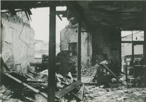 2006-713 Interieur van drukkerij Pro Patria aan de Molenwaterweg. Verwoesting veroorzaakt door Duits bombardement op 14 ...