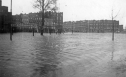 2007-1055 Putselaan met in het midden de Slaghekstraat tijdens de watersnood van eind januari 1953. De opname is van 1 ...