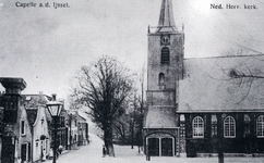 CAPHV-1497 Gezicht op de Kerklaan met rechts de Nederlands Hervormde Dorpskerk aan de Kerklaan 2.