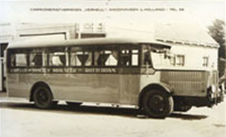 CAPHV-19 Een autobus van de busonderneming M.E.G.G.A. uit Capelle aan den IJssel bij de carrosseriefabrieken Verheul te ...
