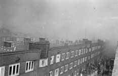 FD-12855 De Kleine Visserijstraat kort na het bombardement van 31 maart 1943: de huizen zijn niet getroffen; wel is er ...