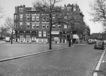 IX-1448-02-1 Hudsonplein tussen de Hudsonstraat (links) en de Albregt-Engelmanstraat (rechts).