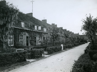 IX-338-01-2 Boogjes in Tuindorp Vreewijk.