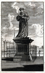 M-683 Standbeeld aan de Melkmarkt van Desiderius Erasmus, humanist.