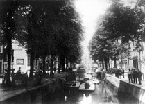 VII-120 Gezicht op de Bierhaven. Links de Oranjestraat, en op de achtergrond de Wijnhaven.