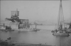 VII-543-27-6 Het bouwen van de kademuur langs de IJselhaven.