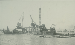 VII-543-27-8 Het bouwen van de kademuur langs de IJselhaven.