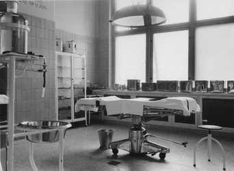 XIX-34-08-1-TM-7 Interieur Bethesda Ziekenhuis aan de Oostmaaslaan. Afgebeeld van boven naar beneden:-1: ...