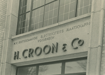 XV-236-01-2 Geveldetail van het gebouw N.V. Rotterdamsche Electriciteit Maatschappij van het H. Croon & Co. aan de ...