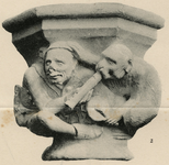 XVIII-143-2 Een kapiteel van zuil in zijbeuk van de Sint-Laurenskerk. Voorstellende: Een man die een fluit vasthoudt, ...