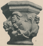 XVIII-143-5 Een kapiteel van zuil in zijbeuk van de Sint-Laurenskerk. Voorstellende: Simson verscheurt een leeuw.
