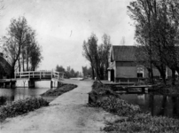 XXXI-288 Bosweg, uit het oosten. Linkerzijde de brug naar de Kortekade.
