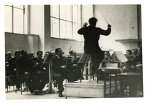 1968-341 Een repetitie onder leiding van Eduard Flipse, dirigent van het Rotterdams Philharmonisch Orkest (RPhO).
