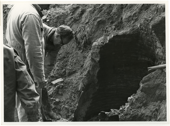 1968-673 In de bouwput voor de metrotunnel van Blaak bij Gerzon zijn archeologische vondsten gedaan.