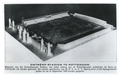 1970-1018 Een maquette van het Spartastadion Het Kasteel in Spangen van de architecten De Roos en Overeynder. Het ...