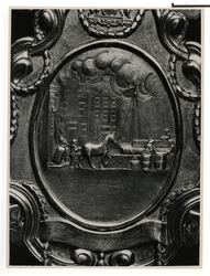1971-1118 Een zilveren begrafenisschild van het Zakkendragersgilde uit het eind van de achttiende eeuw (1782). In het ...