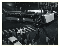1972-24523a Botsing tussen een tram en een vrachtauto op de hoek van de Jonker Fransstraat en de Admiraal de Ruyterweg.
