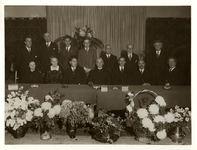 1973-1684 Groepsfoto van de bestuursleden van het Groene Kruis in Overschie.