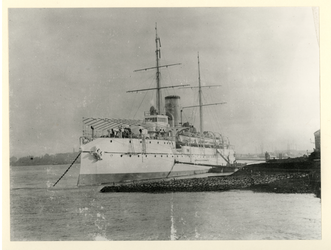 1980-1892 Het pantserdekschip H.M. De Ruyter aan de werf van de Maatschappij voor Scheeps- en Werktuigbouw Fijenoord.