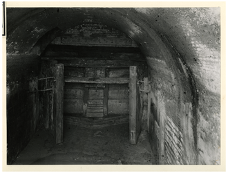 IX-1439-1 De opgraving van een tunnel in de Hoogstraat.