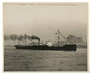 VNG-192 Het Amerikaans vrachtschip Black Eagle , varend bij New York.
