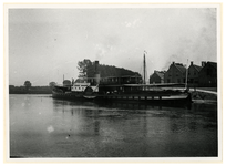 XIV-546b De Lekboot naar Culemborg van de Reederij op de Lek.