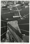 1996-2224 De montage van een brugdeel van de nieuwe Erasmusbrug met behulp van het kraanschip de Taklift 3. Gezien ...