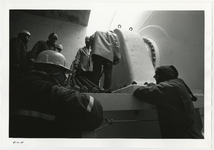 1996-2232 Mannen verrichten werkzaamheden voor de montage van de bascule voor de nieuwe Erasmusbrug.