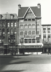 1976-10425 Café-restaurant 't Gildehuys aan de Coolsingel.