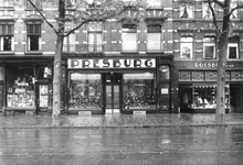 1976-11645 Schoenenwinkel Presburg aan de West-Kruiskade 11.