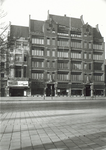 1976-11678 De Coolsingel met bioscoop Theater Lumière (links) en kantoorgebouw Handel en Nijverheid van ...