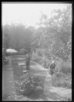 1976-11929 De tuin van de woning van de familie Jungerhans aan de Heemraadssingel 295.