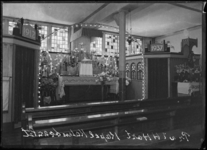 1976-12019 Het koor van de in 1921 gestichte kapel van de Minderbroeders Capucijnen in de Rechthuislaan 50a in ...