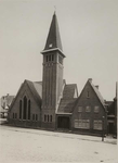 1976-14333 De rooms katholieke kerk van de H. Bonifatius aan de Alcorstraat in tuindorp Heijplaat. In 1930 werd dit, ...