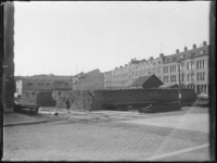 1976-4186 Op de voorgrond de Beijerlandsestraat ter hoogte van de hoek van de Brabantsestraat.